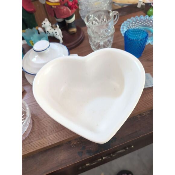 Vintage Pfaltzgraff Tea Rose Heart Shaped Serving Bowl Dish 8 1/4" x 3" Deep - Picture 1 of 9